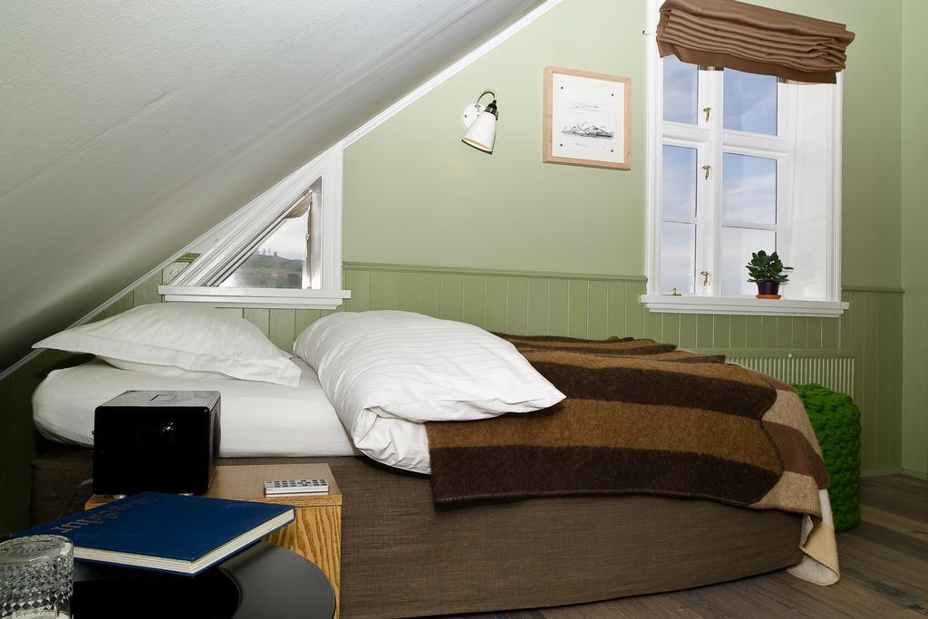 Hotel Egilsen สติกกิชฮอลเมอร์ ภายนอก รูปภาพ